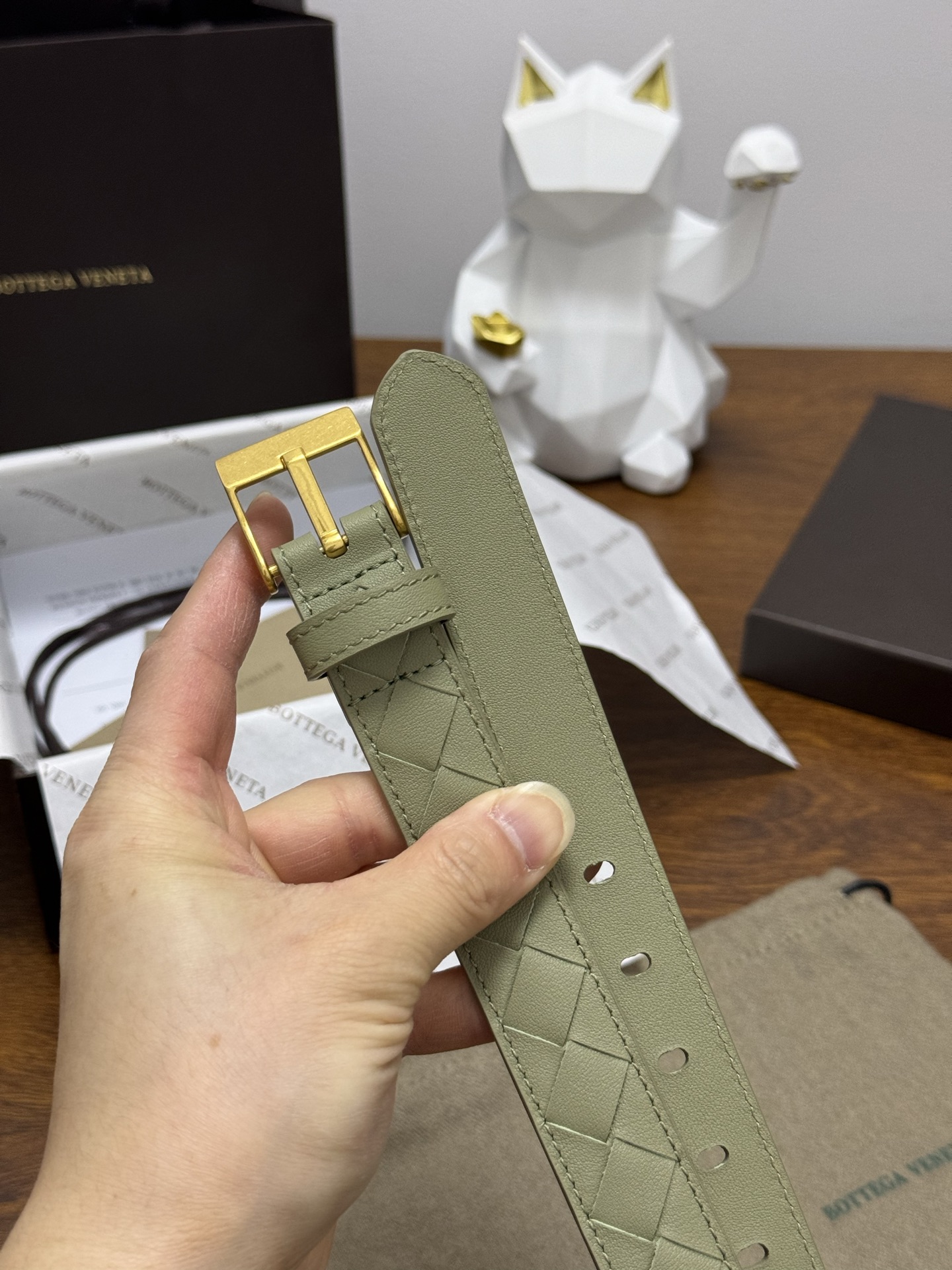 BOTTEGA VENETA 2.5cm 颜色：青柠绿Watch编织腰带手工编织新款牛皮经典之作每个细节