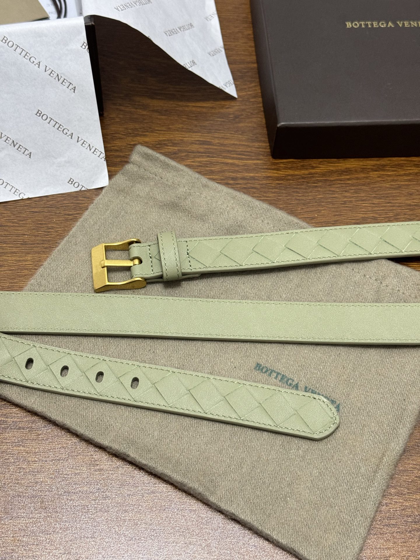 BOTTEGA VENETA 2.5cm 颜色：青柠绿Watch编织腰带手工编织新款牛皮经典之作每个细节