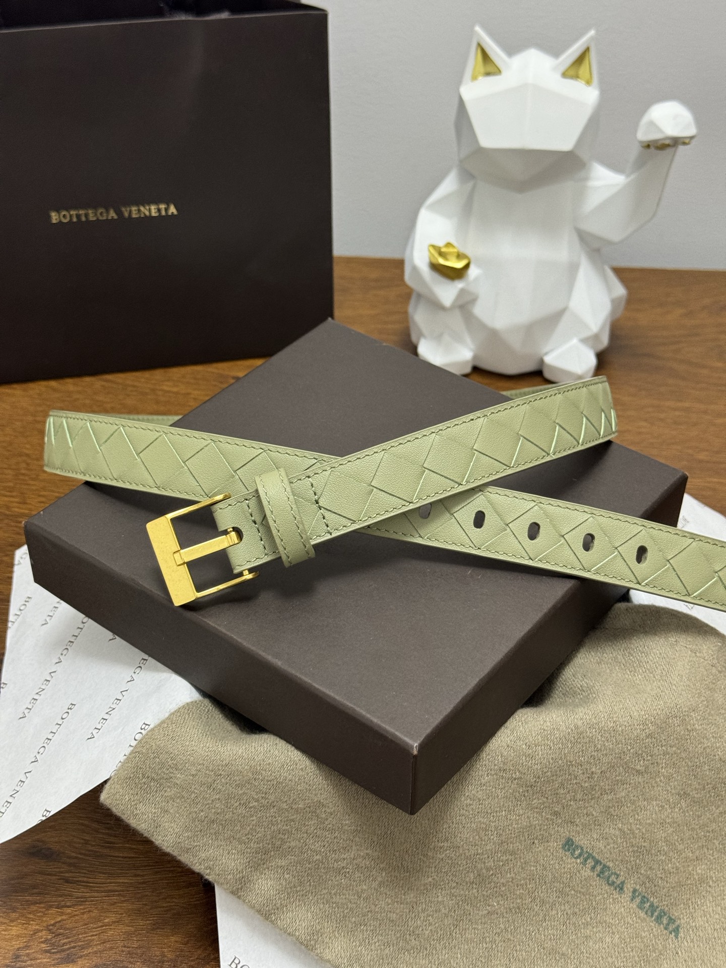 BOTTEGA VENETA 2.5cm 颜色：青柠绿Watch编织腰带手工编织新款牛皮经典之作每个细节