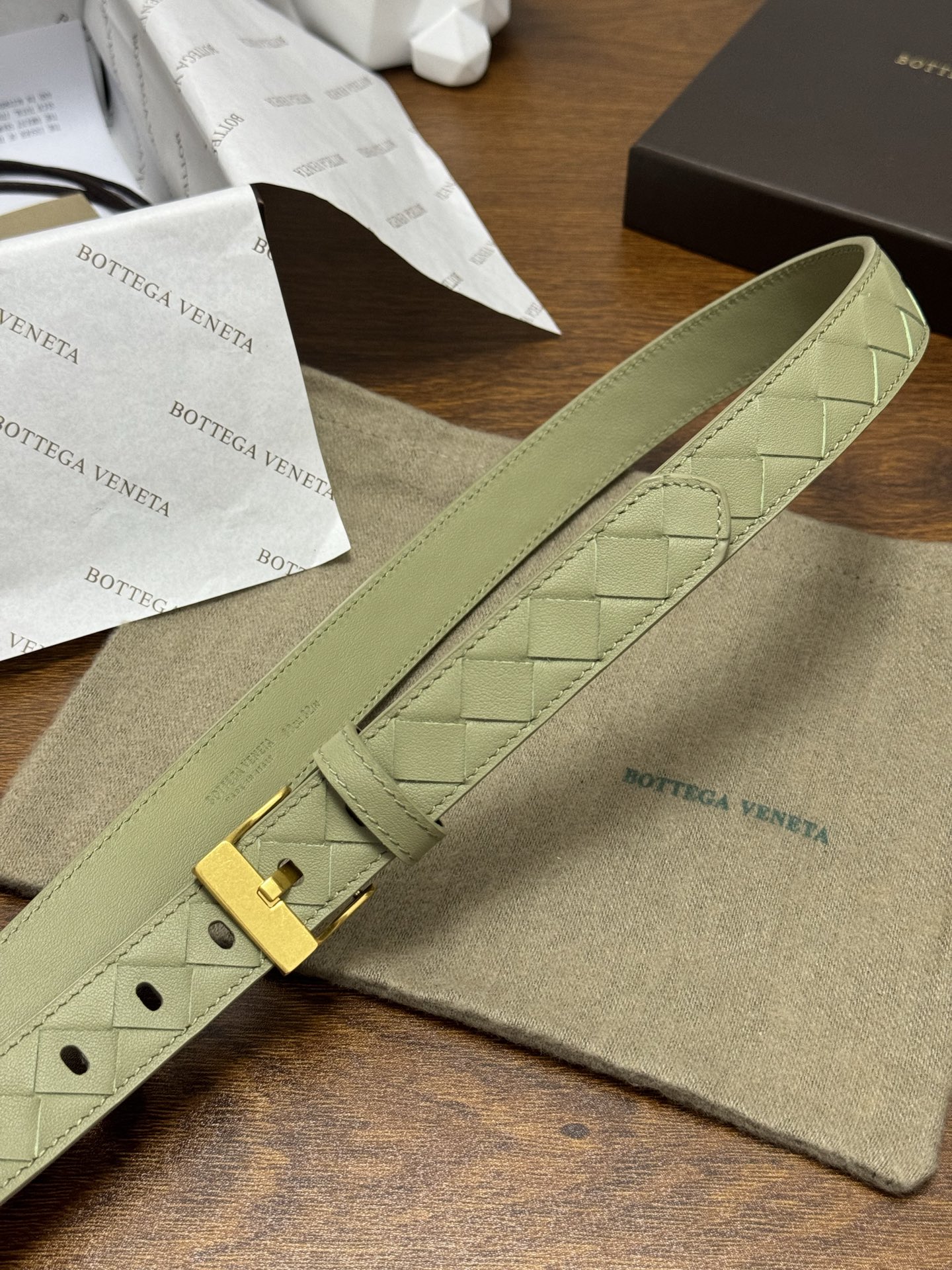 BOTTEGA VENETA 2.5cm 颜色：青柠绿Watch编织腰带手工编织新款牛皮经典之作每个细节