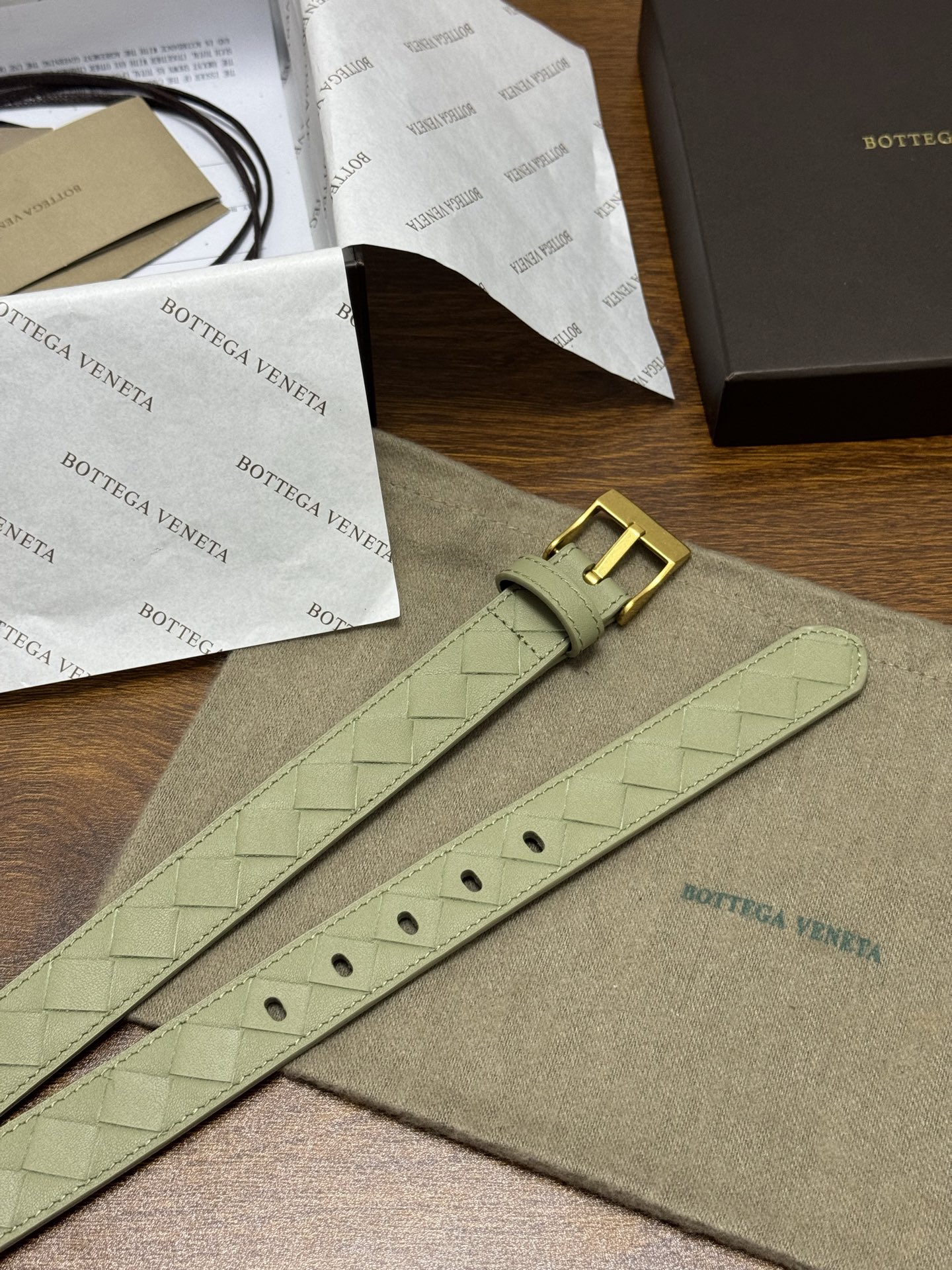 BOTTEGA VENETA 2.5cm 颜色：青柠绿Watch编织腰带手工编织新款牛皮经典之作每个细节