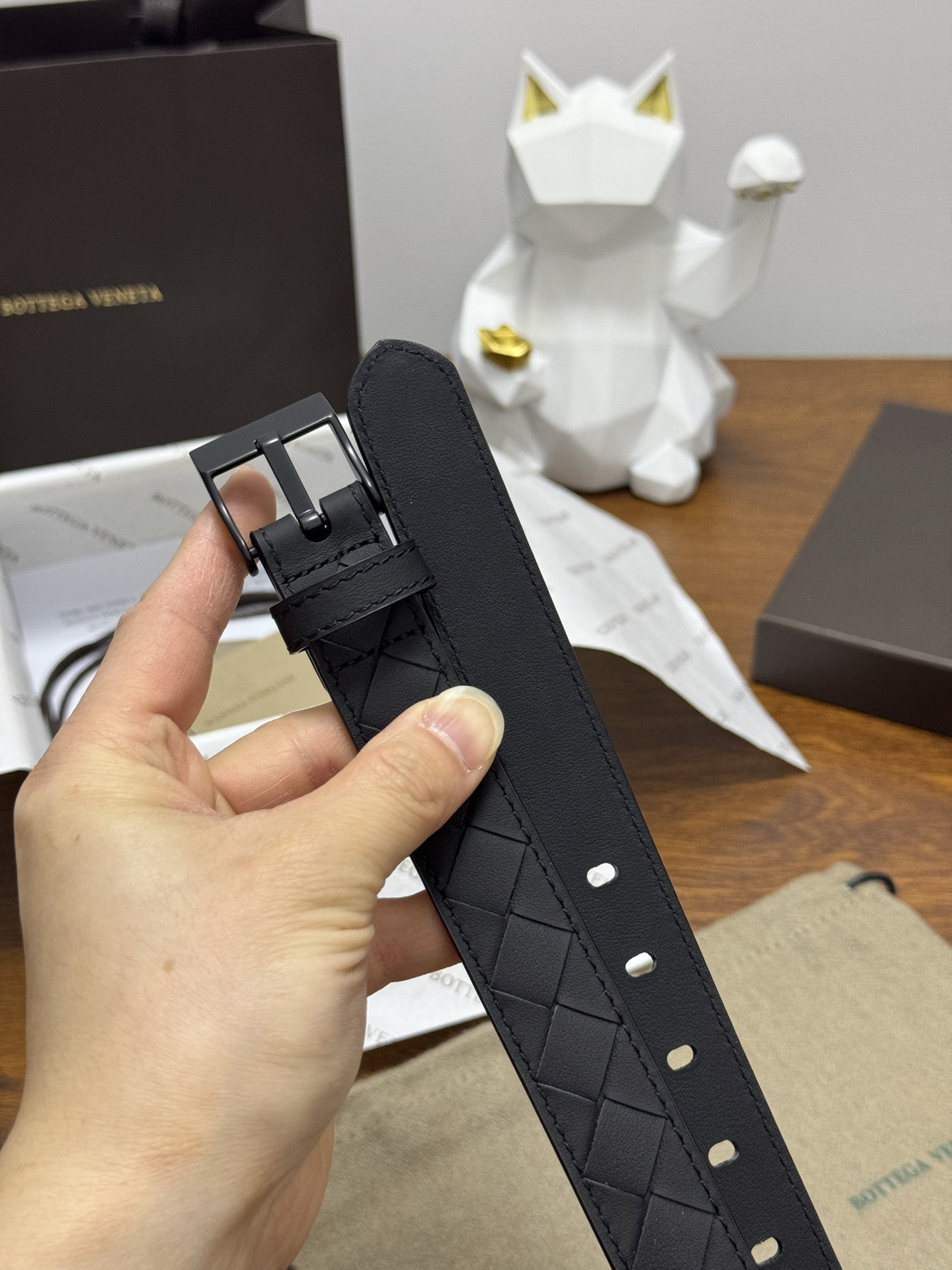 BOTTEGA VENETA 2.5cm 颜色：纯黑色Watch编织腰带手工编织新款牛皮经典之作每个细节