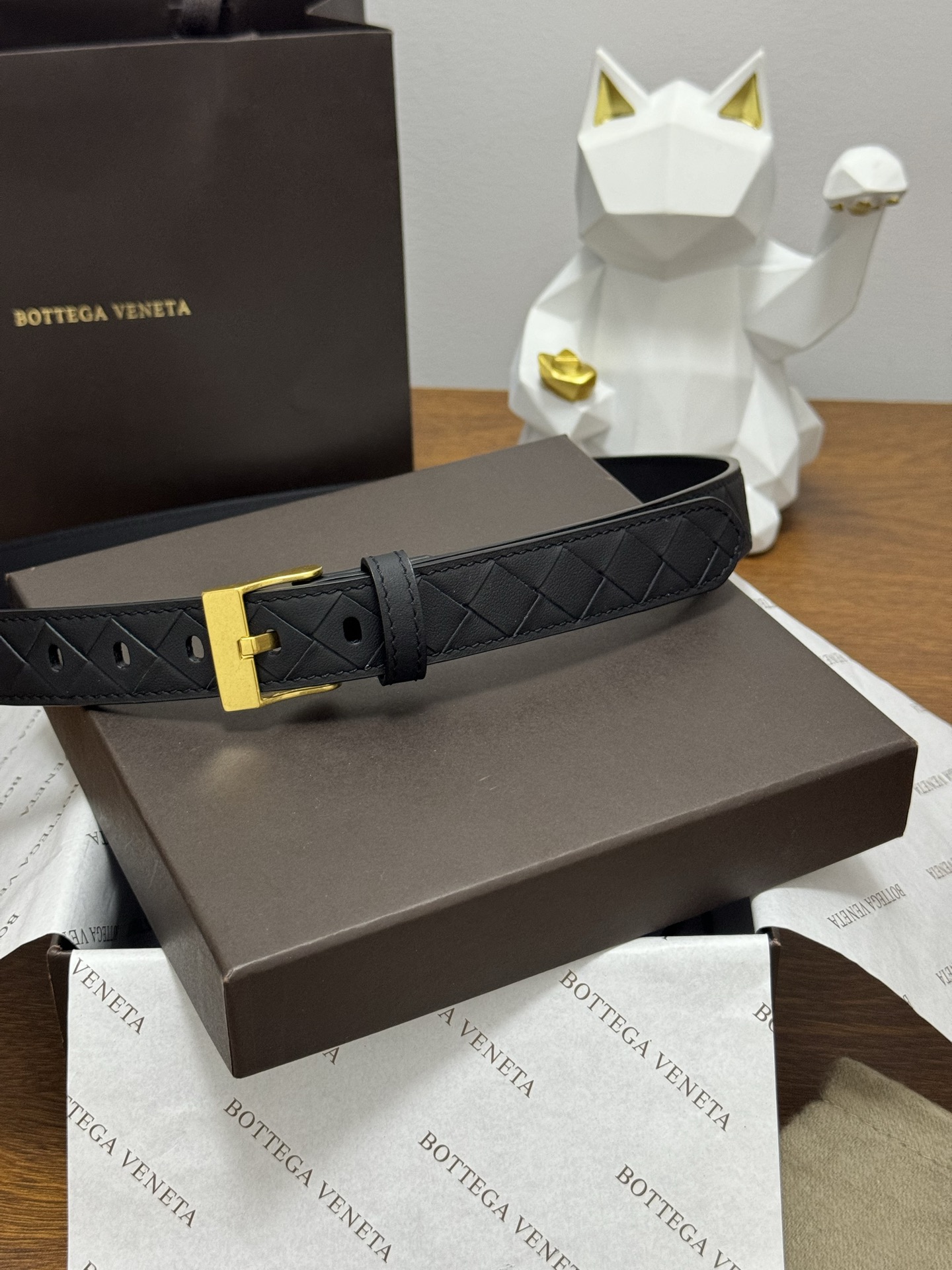 BOTTEGA VENETA 2.5cm 颜色：纯黑色Watch编织腰带手工编织新款牛皮经典之作每个细节
