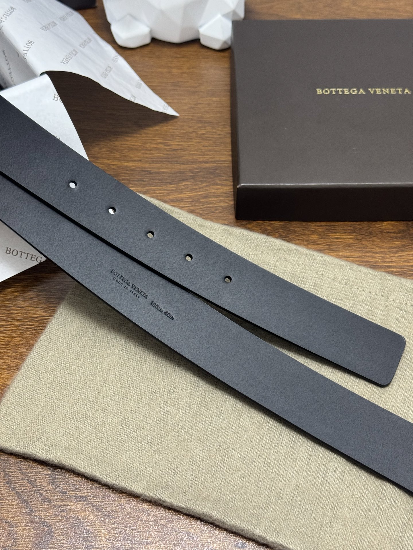 BOTTEGA VENETA 3.5cm 颜色：黑色平纹牛皮经典之作每个细节都体现出至高的品味和格调整体