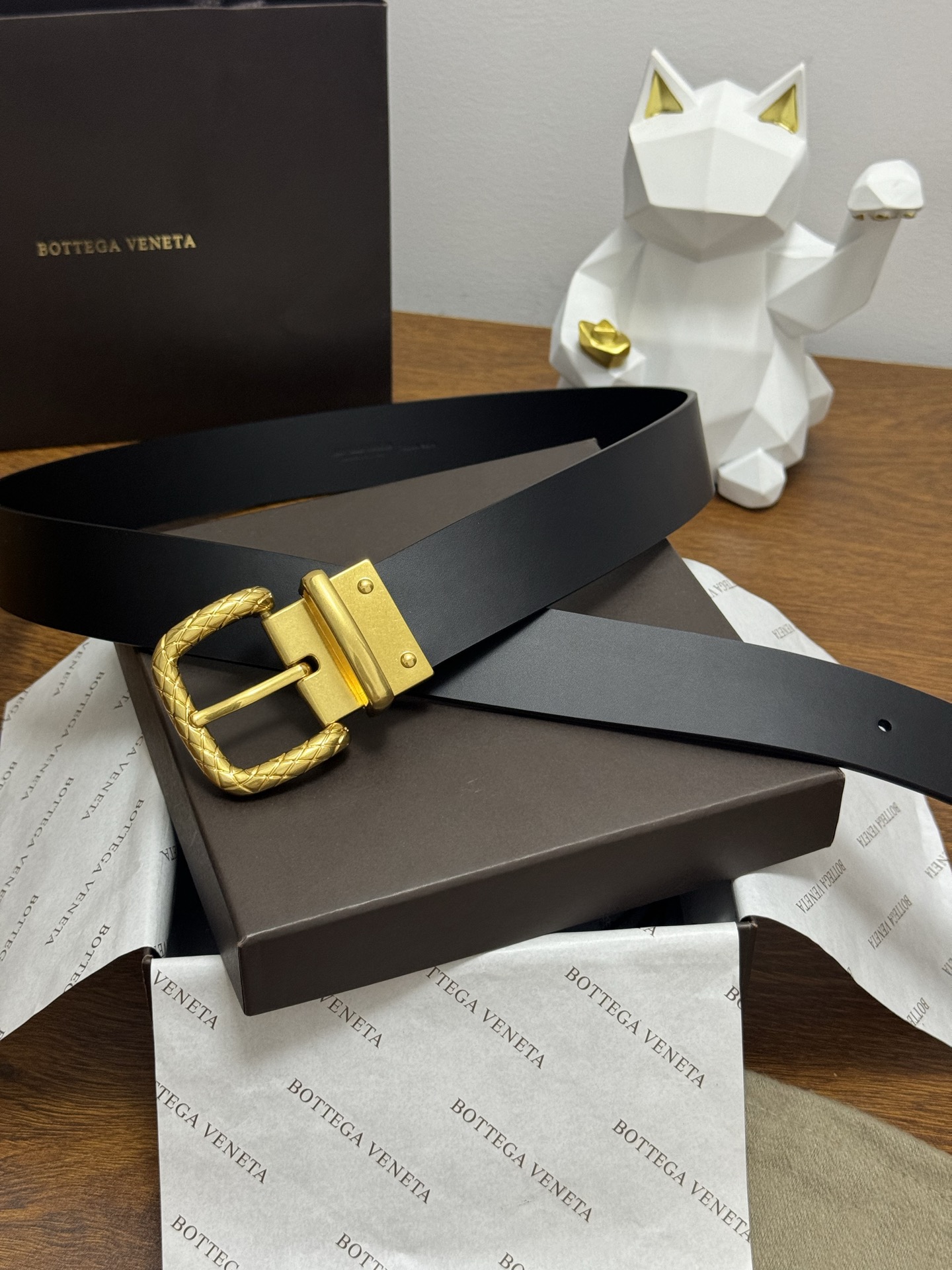 BOTTEGA VENETA 3.5cm 颜色：黑色平纹牛皮经典之作每个细节都体现出至高的品味和格调整体