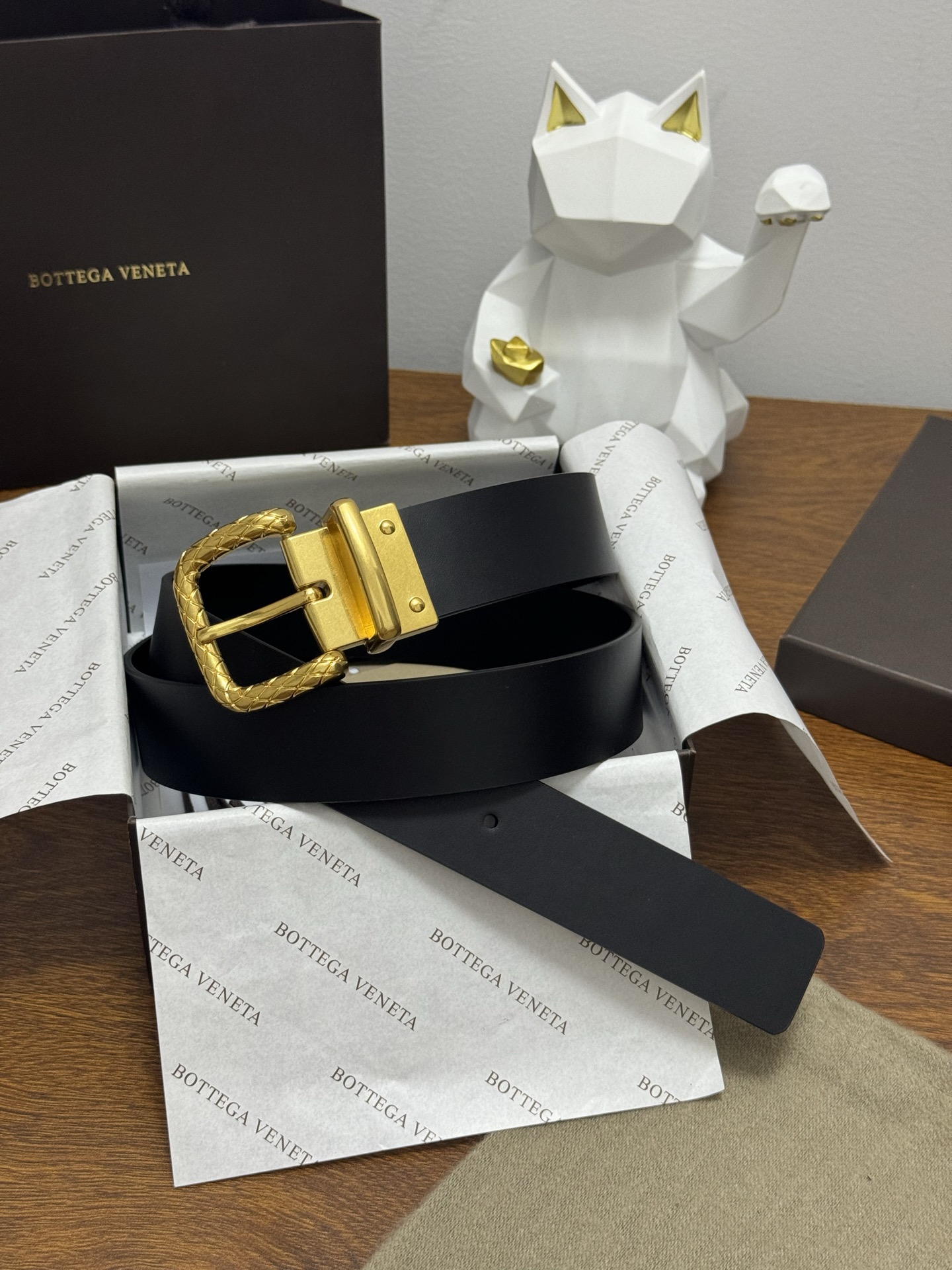 BOTTEGA VENETA 3.5cm 颜色：黑色平纹牛皮经典之作每个细节都体现出至高的品味和格调整体