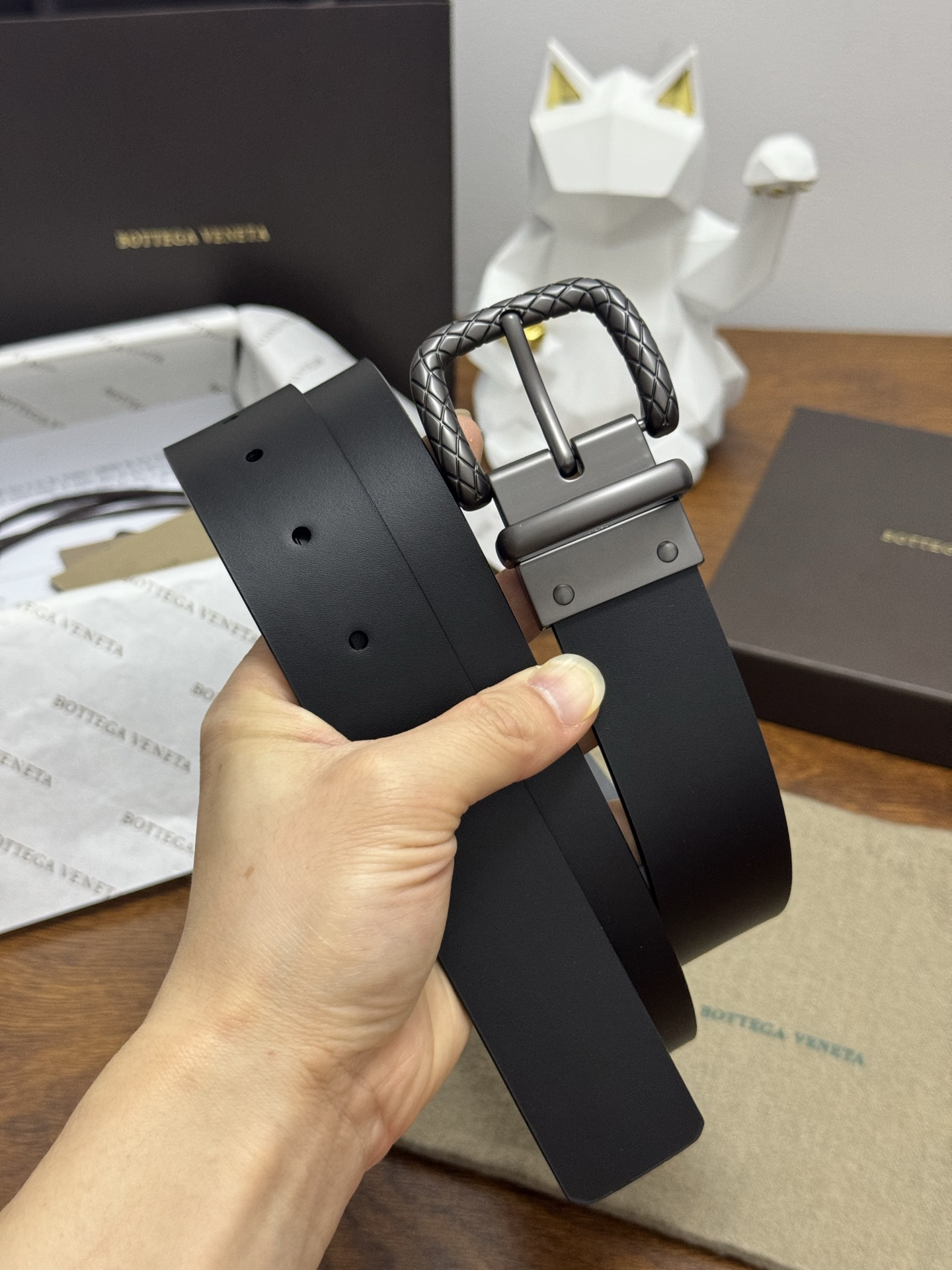 BOTTEGA VENETA 3.5cm 颜色：黑色平纹牛皮经典之作每个细节都体现出至高的品味和格调整体