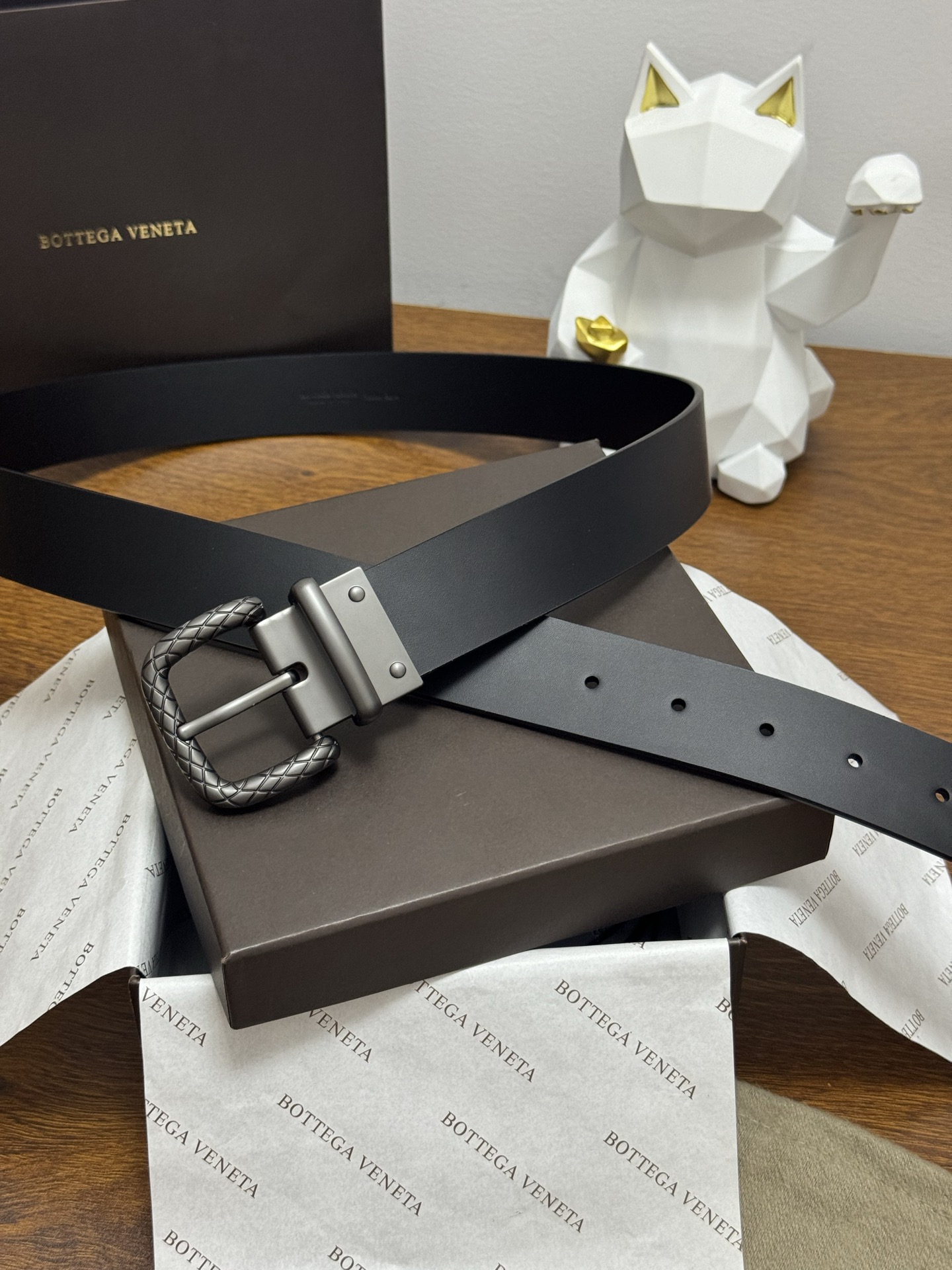 BOTTEGA VENETA 3.5cm 颜色：黑色平纹牛皮经典之作每个细节都体现出至高的品味和格调整体