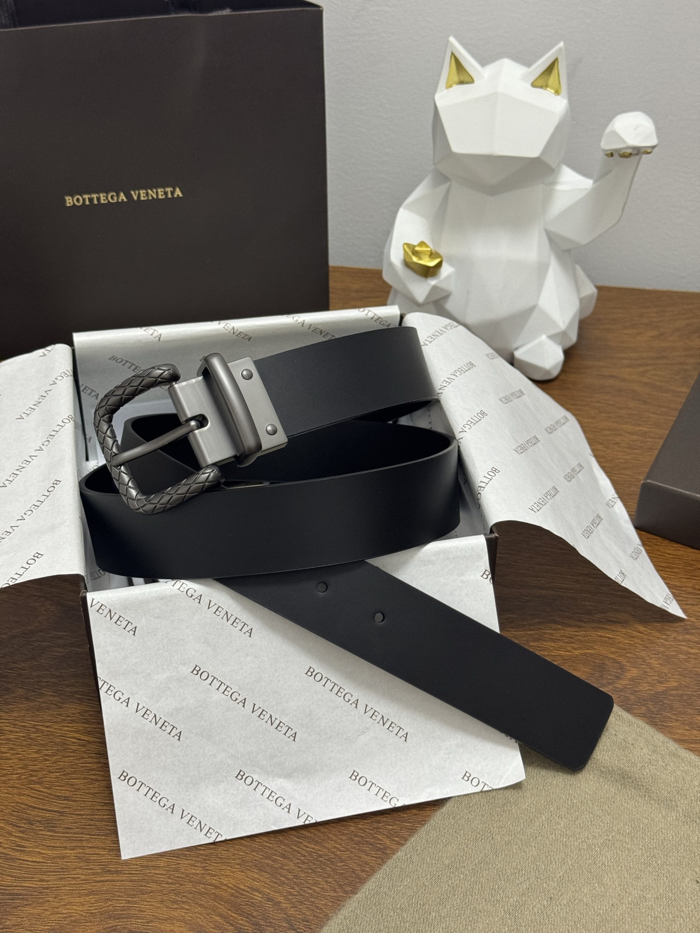 BOTTEGA VENETA 3.5cm 颜色：黑色平纹牛皮经典之作每个细节都体现出至高的品味和格调整体