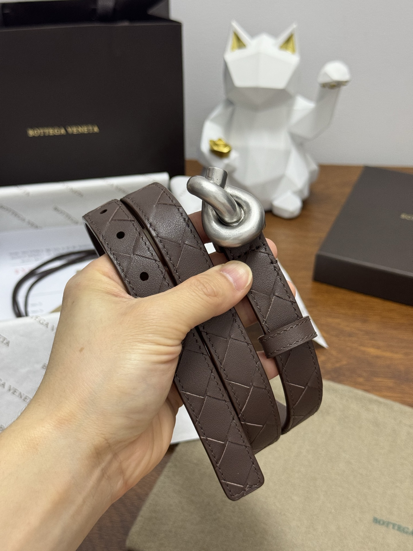 BOTTEGA VENETA 2.0cm 颜色：咖啡色Knot腰带手工编织新款牛皮经典之作每个细节都体现