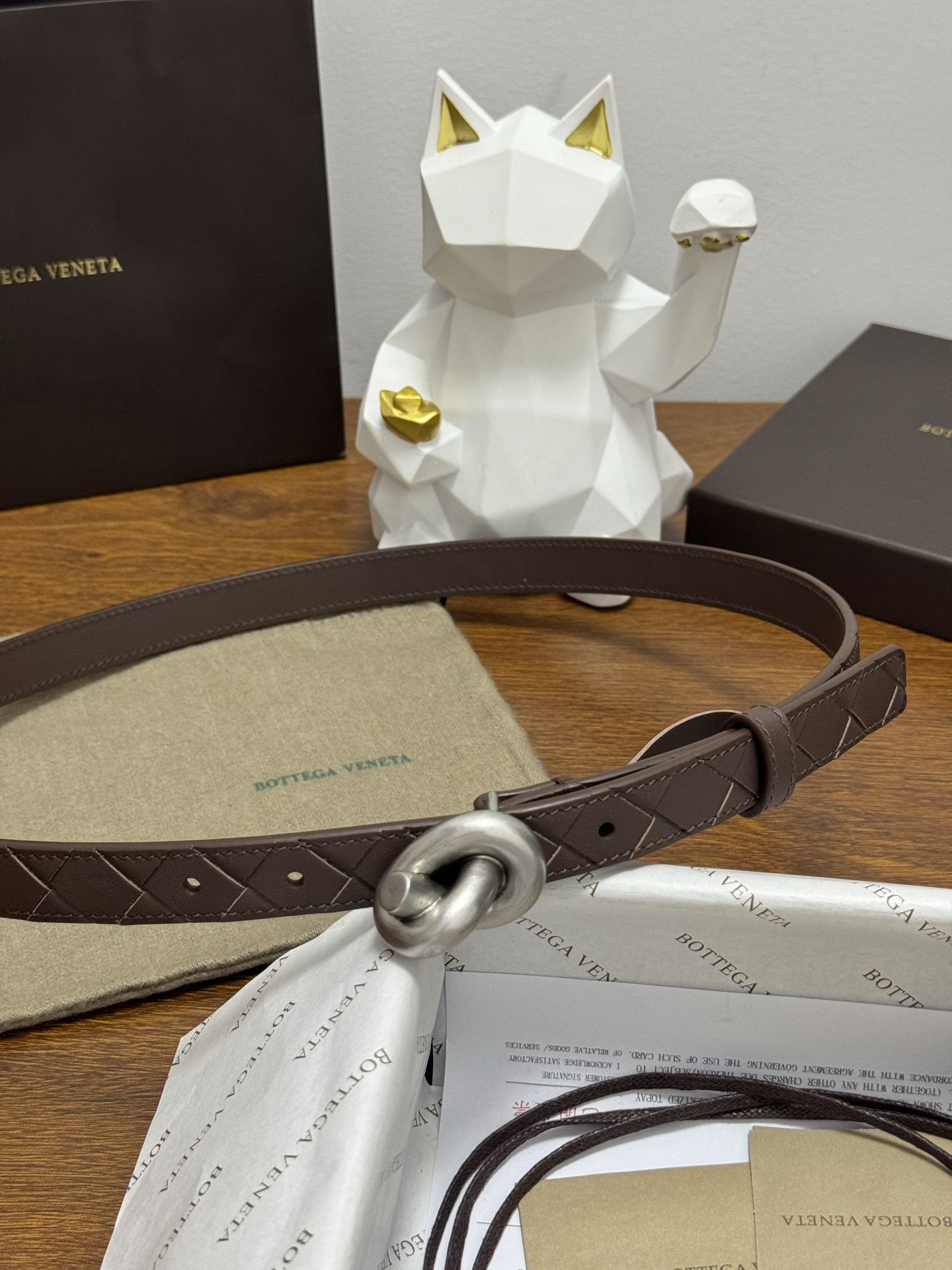 BOTTEGA VENETA 2.0cm 颜色：咖啡色Knot腰带手工编织新款牛皮经典之作每个细节都体现