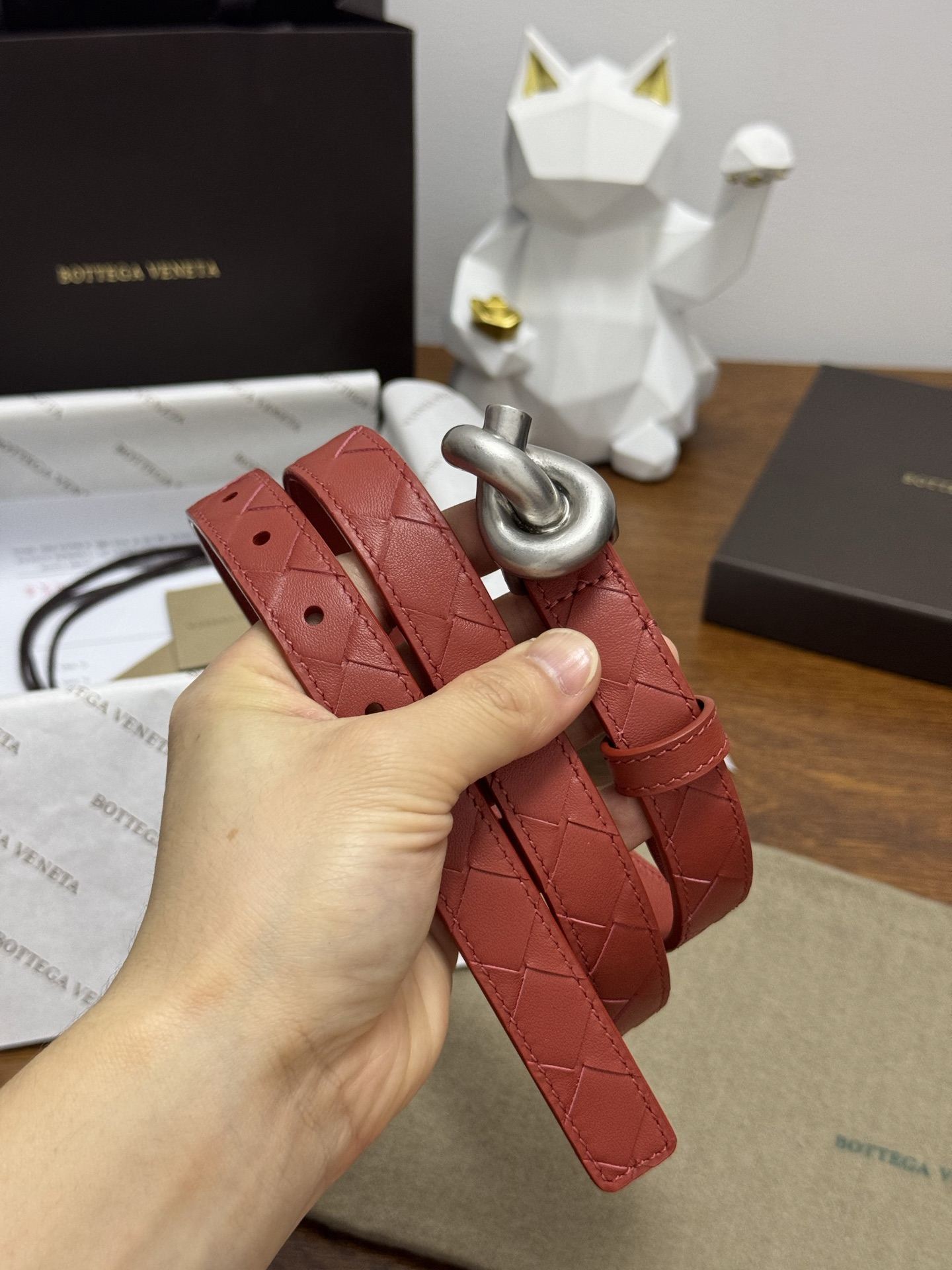 BOTTEGA VENETA 2.0cm 颜色：砖红色Knot腰带手工编织新款牛皮经典之作每个细节都体现