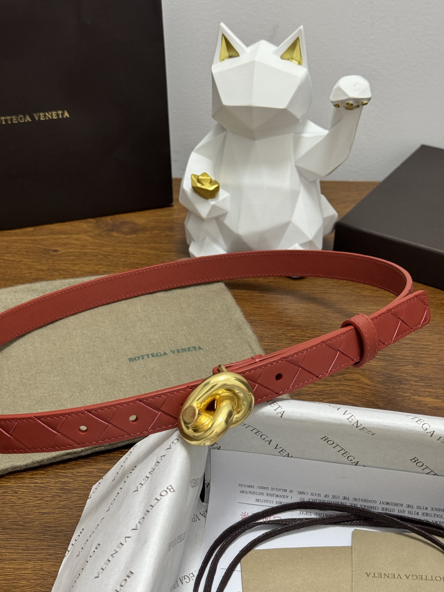 BOTTEGA VENETA 2.0cm 颜色：砖红色Knot腰带手工编织新款牛皮经典之作每个细节都体现