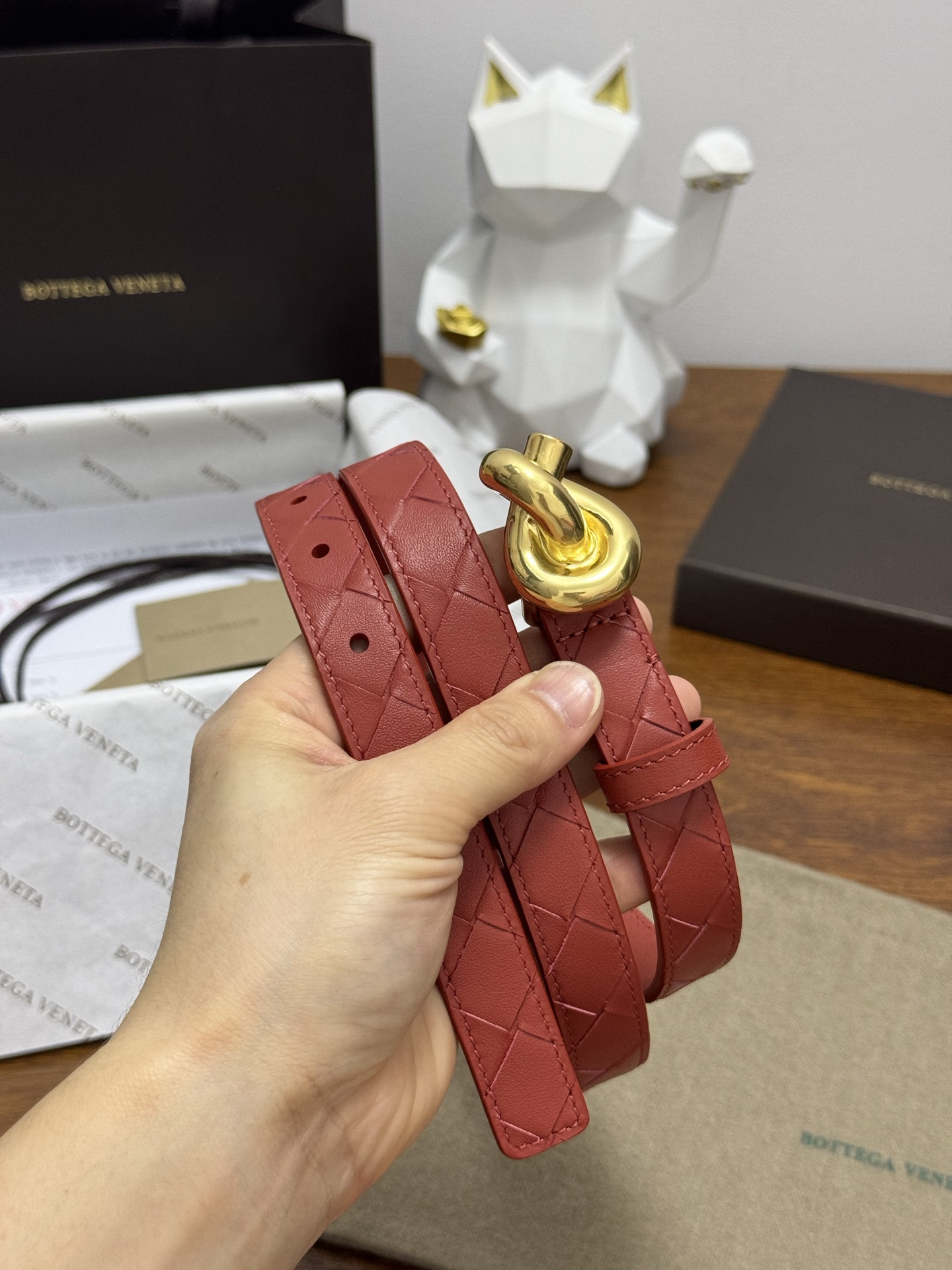 BOTTEGA VENETA 2.0cm 颜色：砖红色Knot腰带手工编织新款牛皮经典之作每个细节都体现
