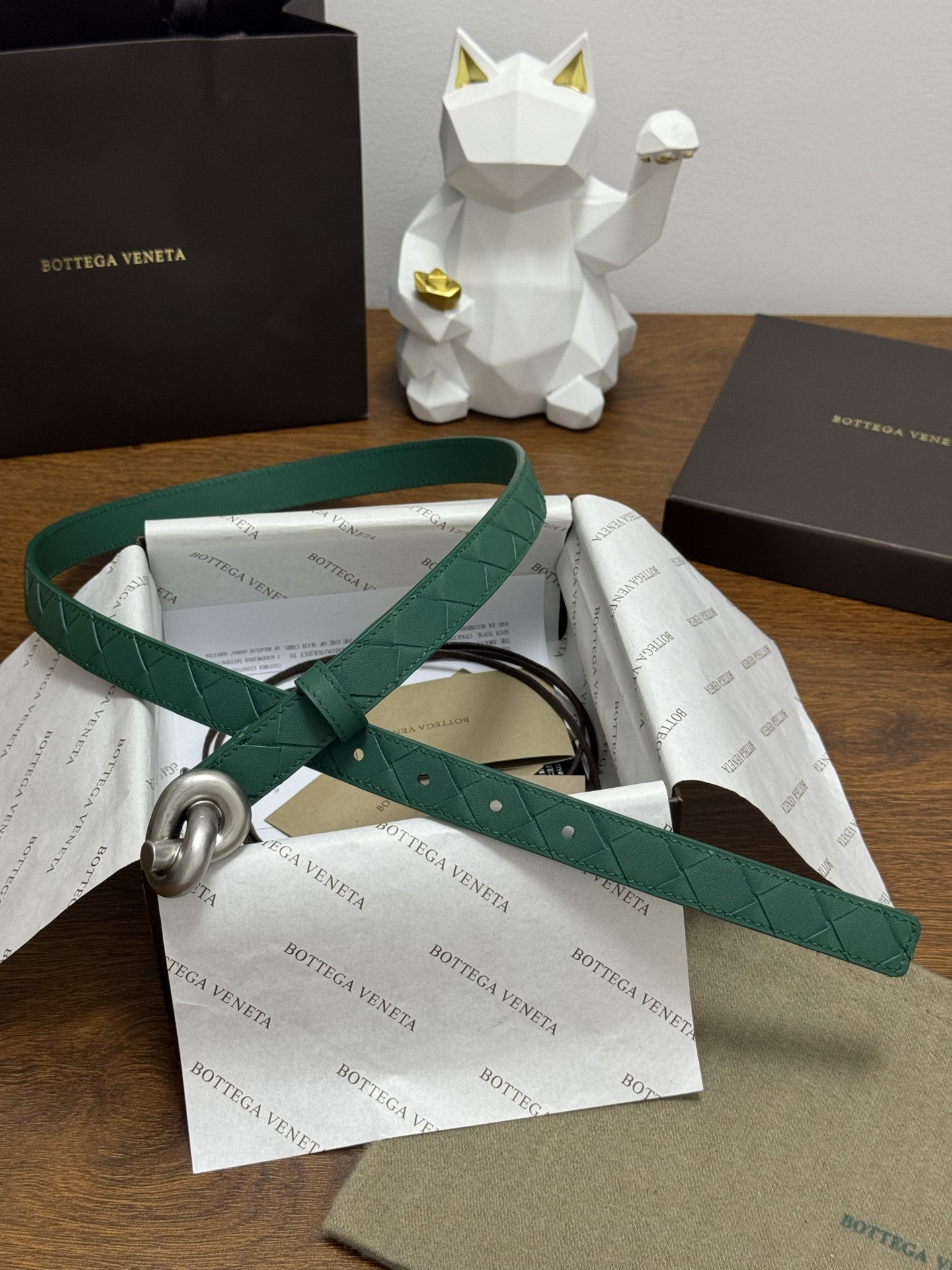 BOTTEGA VENETA 2.0cm 颜色：祖母绿Knot腰带手工编织新款牛皮经典之作每个细节都体现