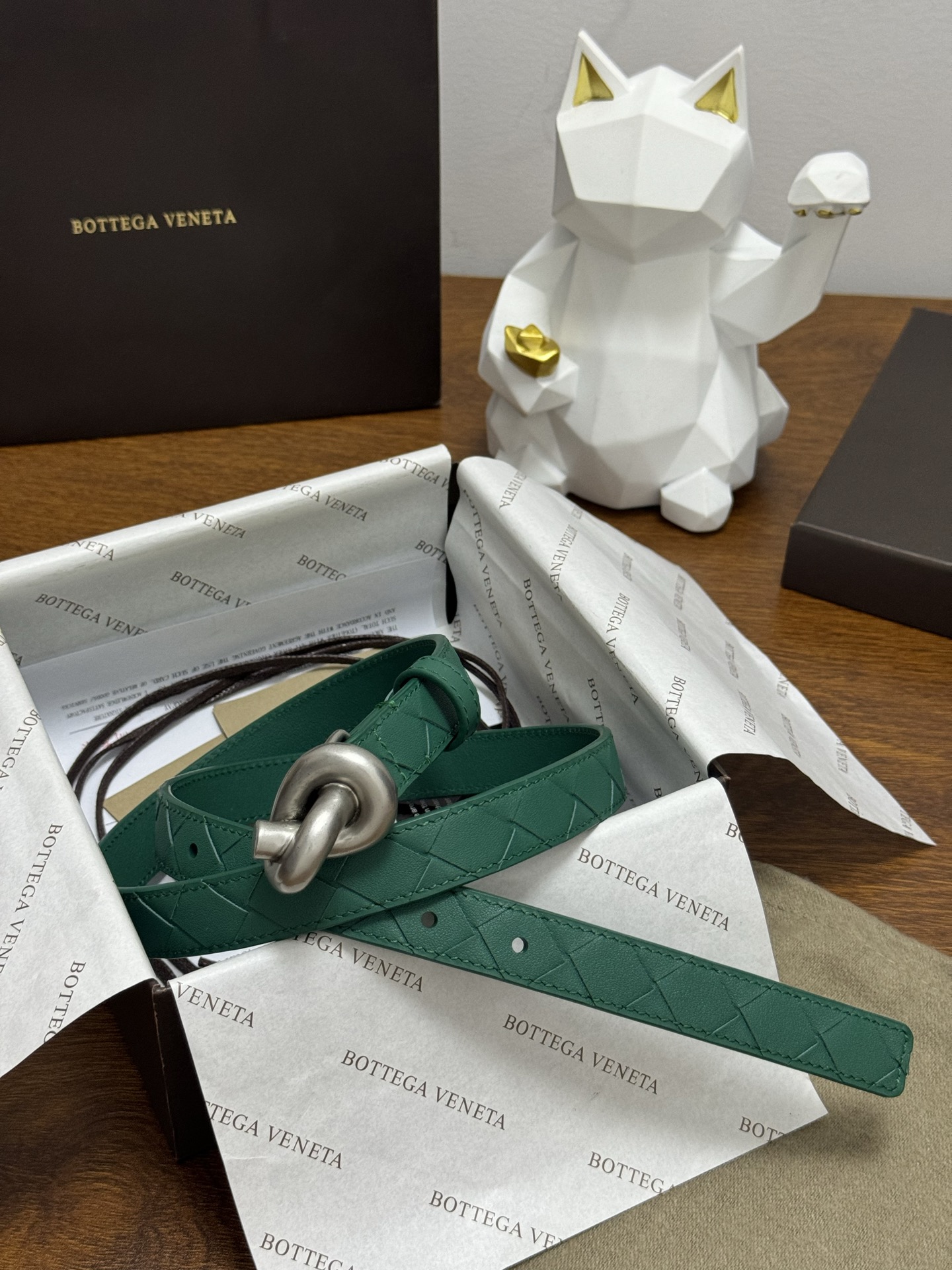 BOTTEGA VENETA 2.0cm 颜色：祖母绿Knot腰带手工编织新款牛皮经典之作每个细节都体现