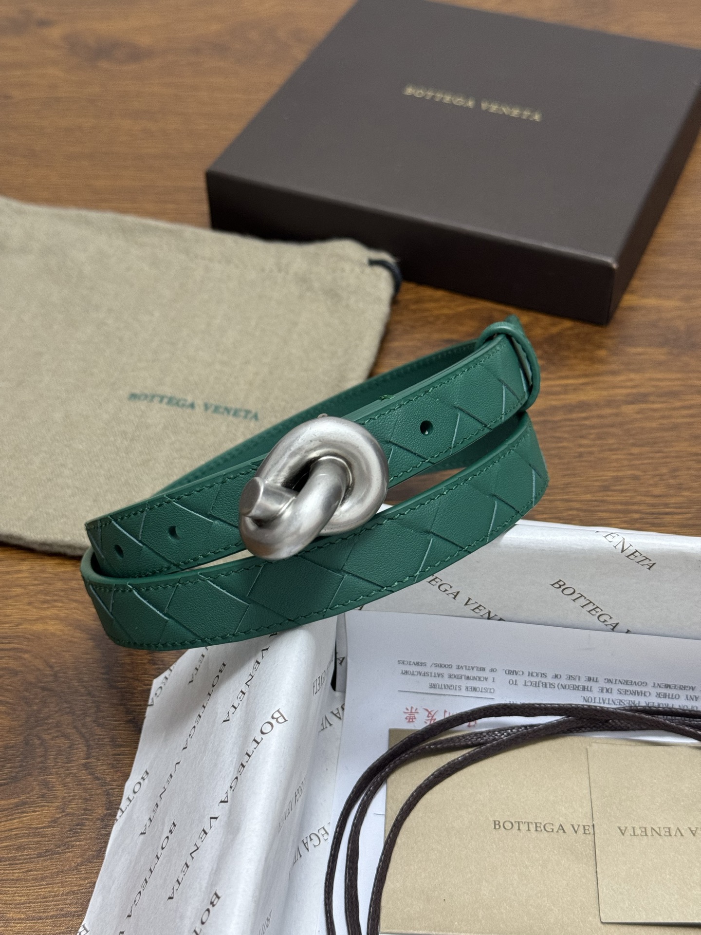 BOTTEGA VENETA 2.0cm 颜色：祖母绿Knot腰带手工编织新款牛皮经典之作每个细节都体现