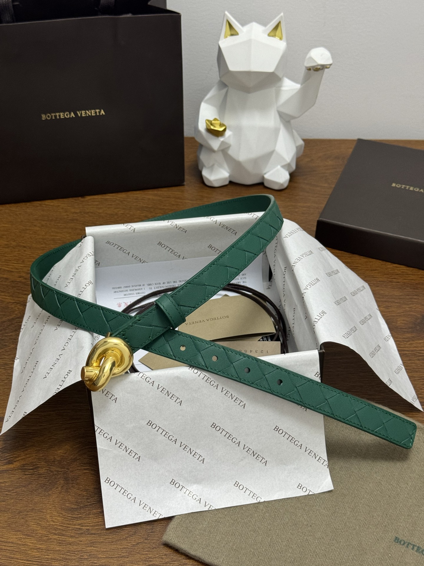 BOTTEGA VENETA 2.0cm 颜色：祖母绿Knot腰带手工编织新款牛皮经典之作每个细节都体现