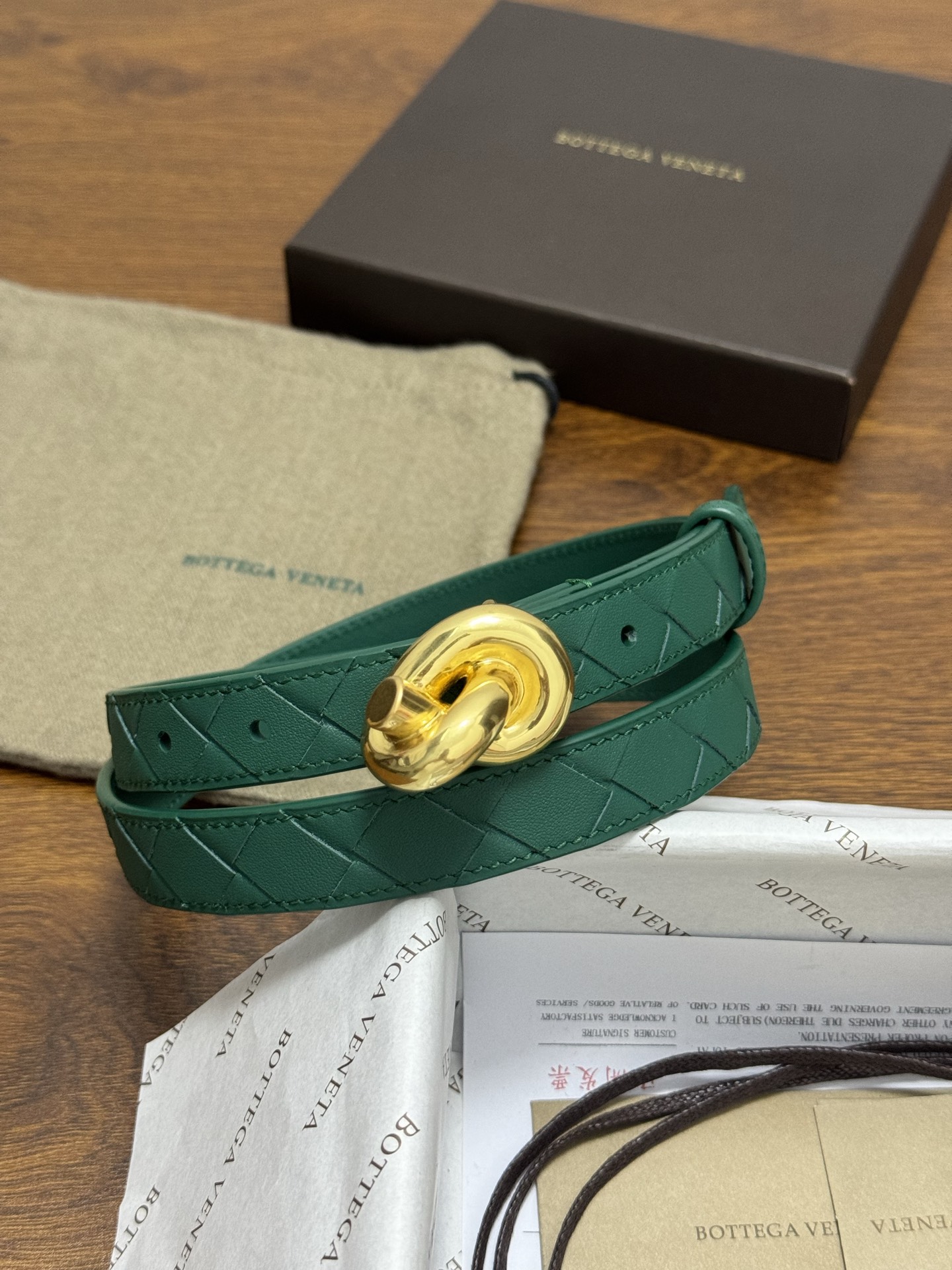 BOTTEGA VENETA 2.0cm 颜色：祖母绿Knot腰带手工编织新款牛皮经典之作每个细节都体现