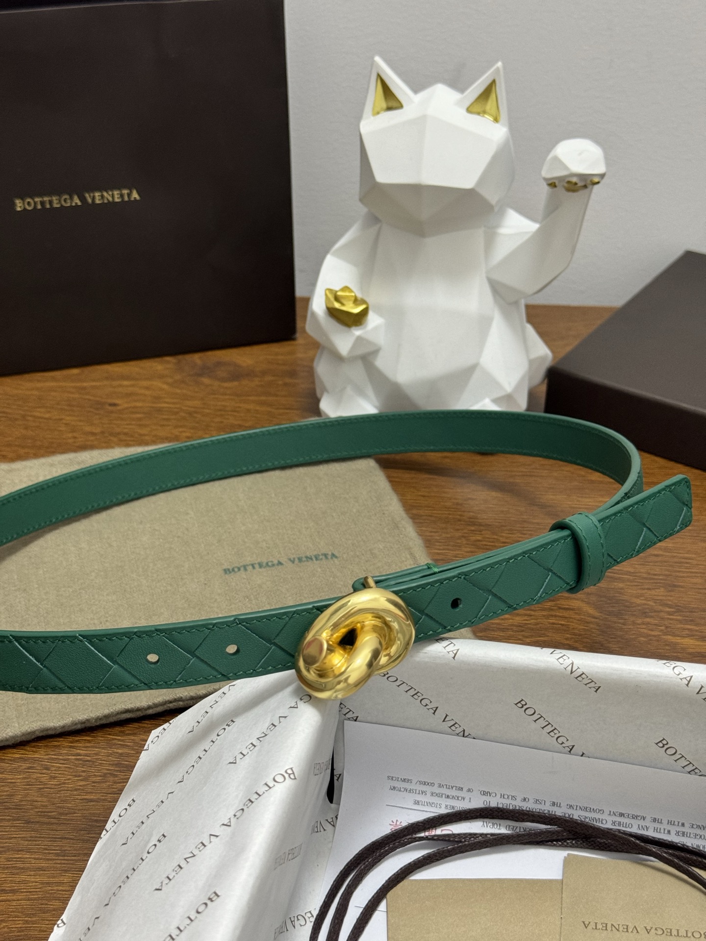BOTTEGA VENETA 2.0cm 颜色：祖母绿Knot腰带手工编织新款牛皮经典之作每个细节都体现