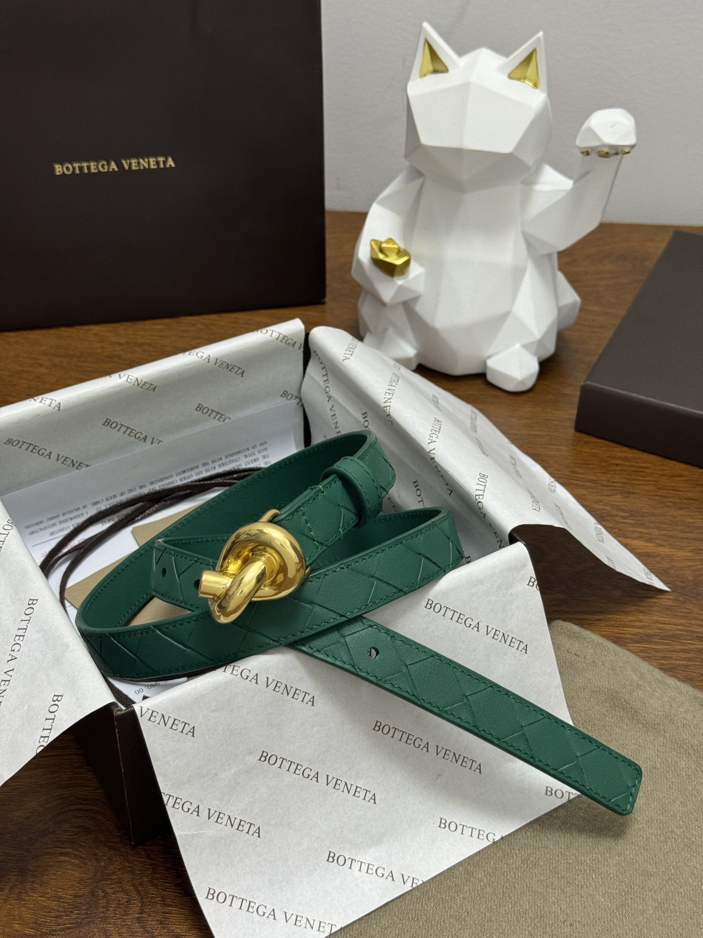 BOTTEGA VENETA 2.0cm 颜色：祖母绿Knot腰带手工编织新款牛皮经典之作每个细节都体现