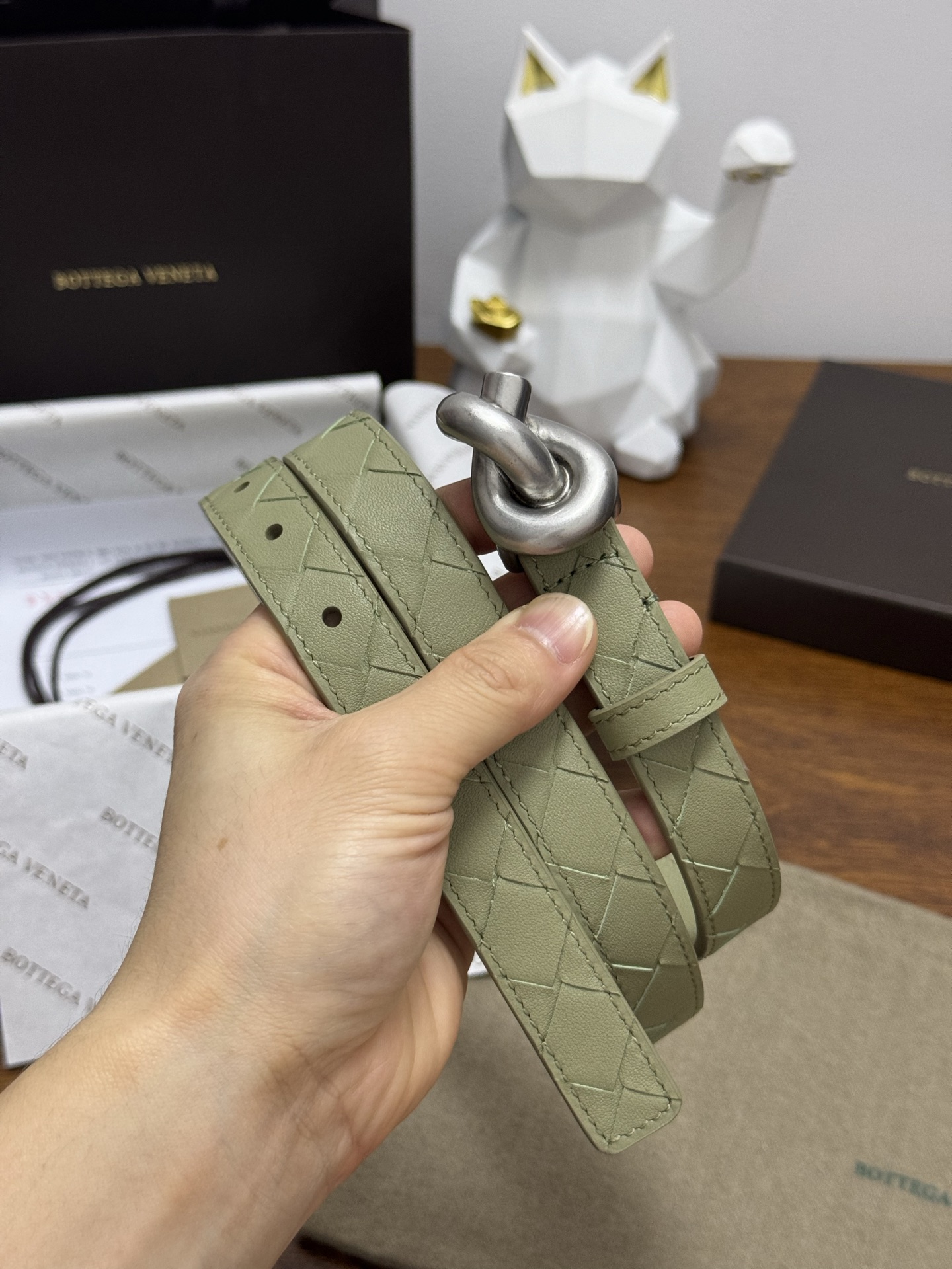 BOTTEGA VENETA 2.0cm 颜色：青柠绿Knot腰带手工编织新款牛皮经典之作每个细节都体现