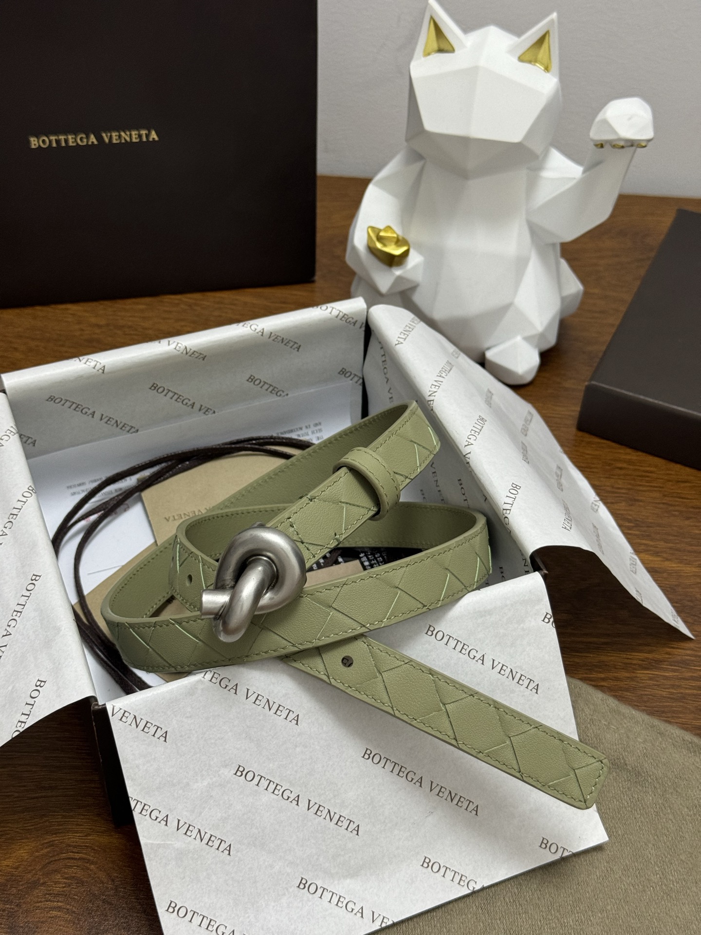 BOTTEGA VENETA 2.0cm 颜色：青柠绿Knot腰带手工编织新款牛皮经典之作每个细节都体现