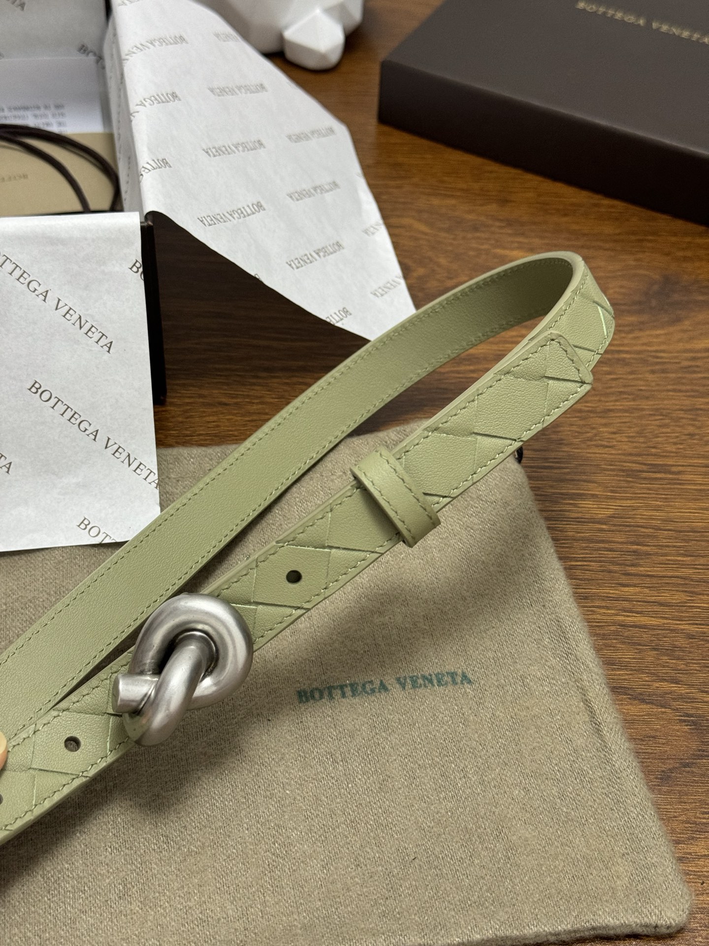 BOTTEGA VENETA 2.0cm 颜色：青柠绿Knot腰带手工编织新款牛皮经典之作每个细节都体现