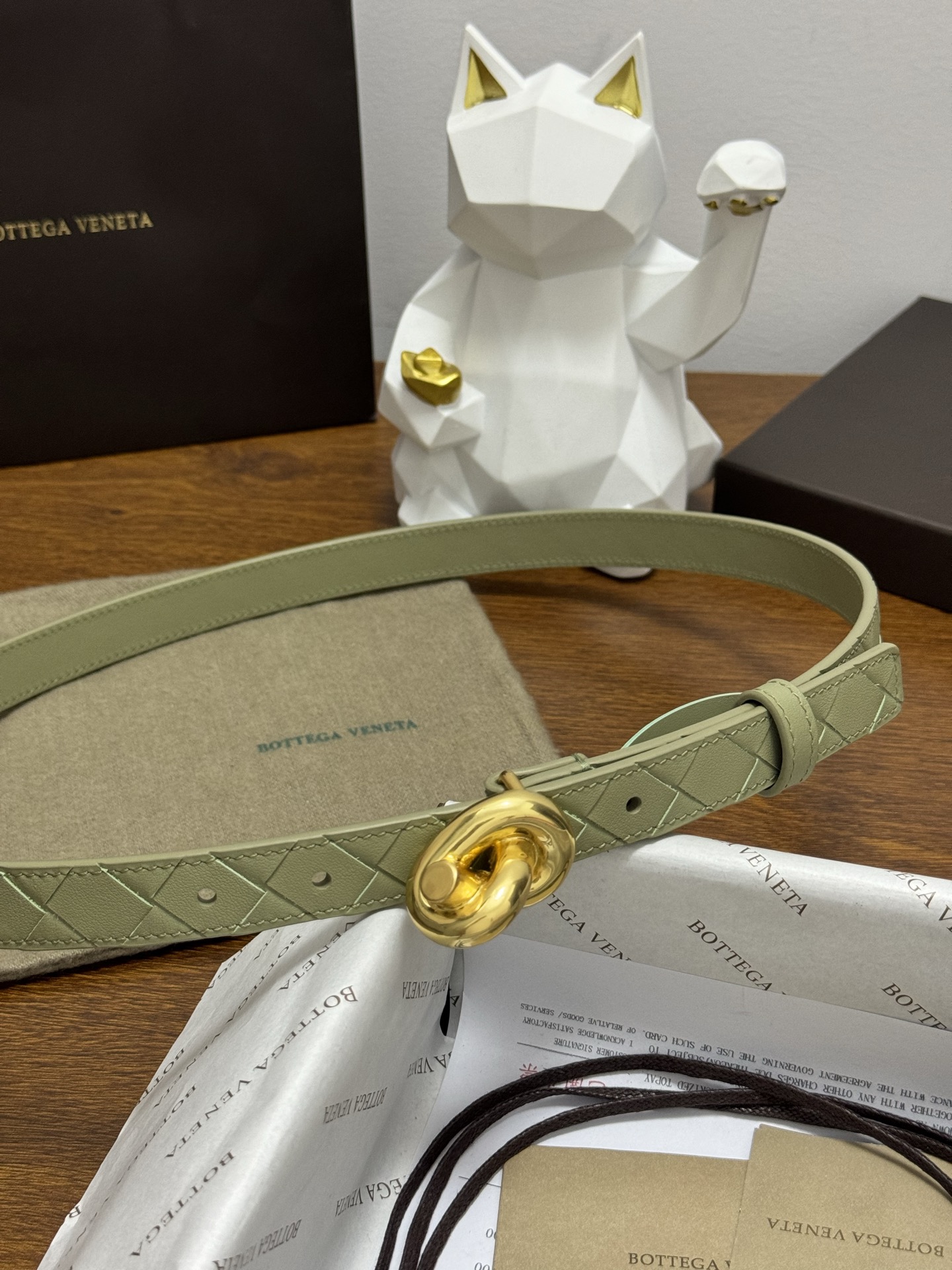 BOTTEGA VENETA 2.0cm 颜色：青柠绿Knot腰带手工编织新款牛皮经典之作每个细节都体现
