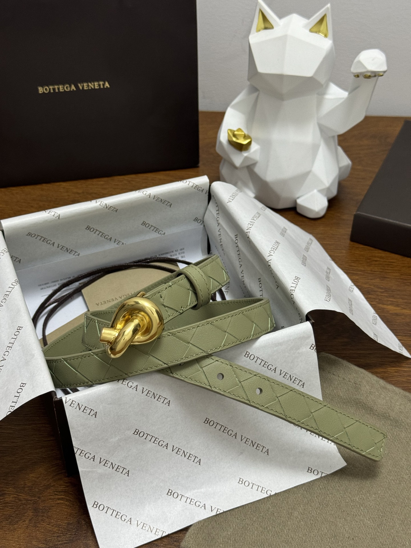 BOTTEGA VENETA 2.0cm 颜色：青柠绿Knot腰带手工编织新款牛皮经典之作每个细节都体现