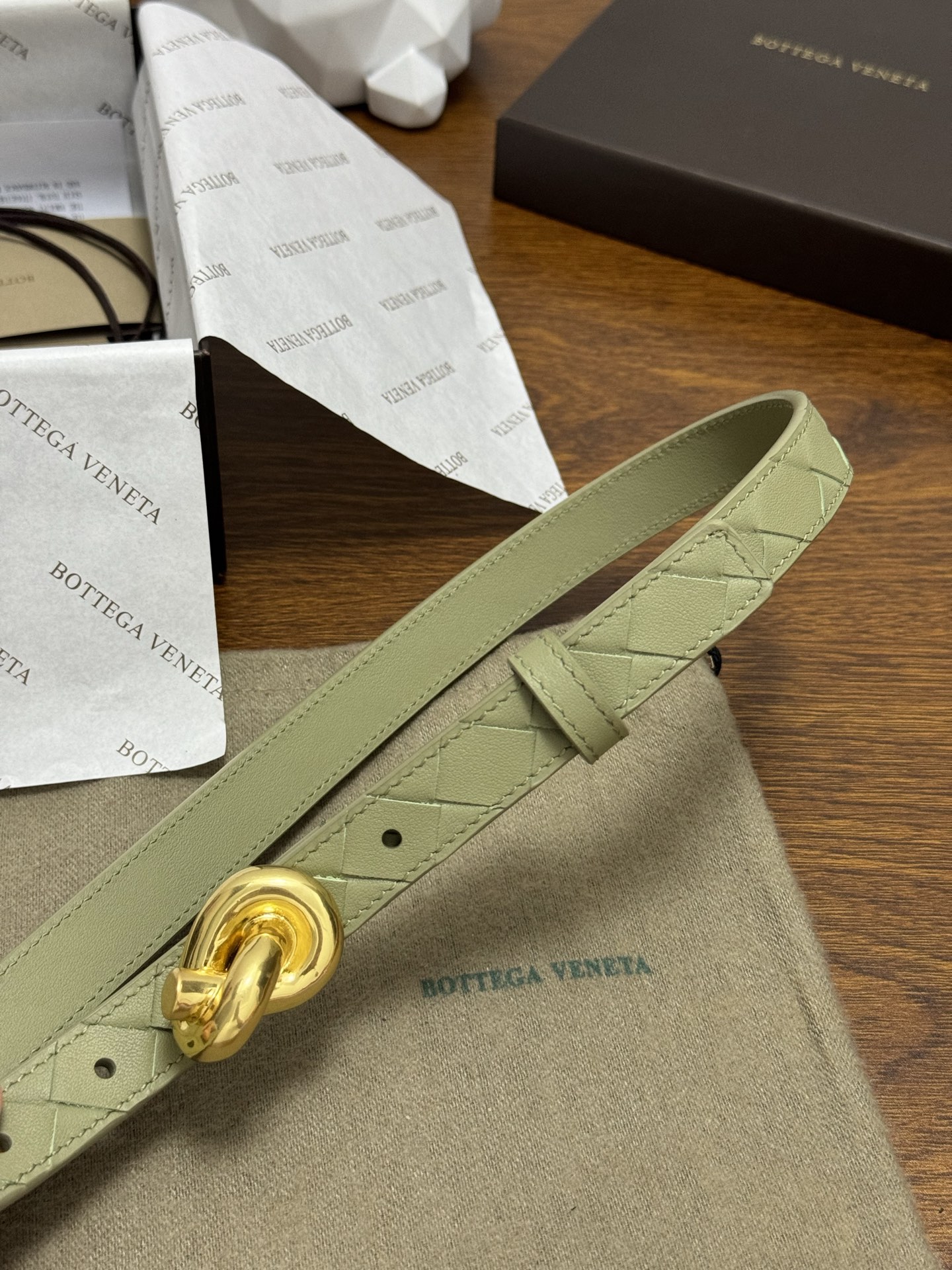 BOTTEGA VENETA 2.0cm 颜色：青柠绿Knot腰带手工编织新款牛皮经典之作每个细节都体现