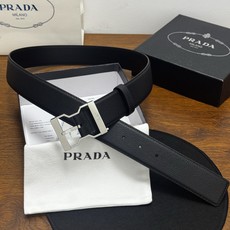 PRADA 4.0cm 颜色:黑色荔枝纹皮革腰带风格简约之作醒目装饰金属徽标柔软自然,赋予 PRADA 4.0cm 颜色:黑色荔枝纹皮革腰带风格简约之作醒目装饰金属徽标柔软自然,赋予