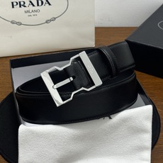 PRADA 4.0cm 颜色:黑色十字纹皮革腰带风格简约之作醒目装饰金属徽标柔软自然,赋予设计百 PRADA 4.0cm 颜色:黑色十字纹皮革腰带风格简约之作醒目装饰金属徽标柔软自然,赋予设计百