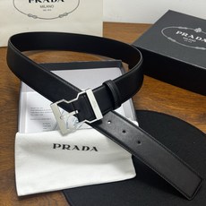 PRADA 4.0cm 颜色:黑色十字纹皮革腰带风格简约之作醒目装饰金属徽标柔软自然,赋予设计百 PRADA 4.0cm 颜色:黑色十字纹皮革腰带风格简约之作醒目装饰金属徽标柔软自然,赋予设计百