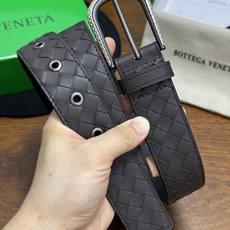 BOTTEGA VENETA 3.5cm 咖啡小牛皮皮革手工编织,手工编织新款牛皮经典之作。每个 BOTTEGA VENETA 3.5cm 咖啡小牛皮皮革手工编织,手工编织新款牛皮经典之作。每个