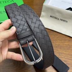 BOTTEGA VENETA 3.5cm 咖啡小牛皮皮革手工编织,手工编织新款牛皮经典之作。每个 BOTTEGA VENETA 3.5cm 咖啡小牛皮皮革手工编织,手工编织新款牛皮经典之作。每个