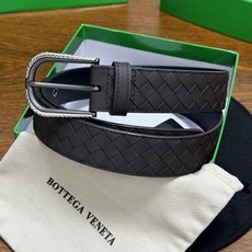 BOTTEGA VENETA 3.5cm 咖啡小牛皮皮革手工编织,手工编织新款牛皮经典之作。每个 BOTTEGA VENETA 3.5cm 咖啡小牛皮皮革手工编织,手工编织新款牛皮经典之作。每个