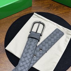 BOTTEGA VENETA 3.5cm 灰色小牛皮皮革手工编织,手工编织新款牛皮经典之作。每个 BOTTEGA VENETA 3.5cm 灰色小牛皮皮革手工编织,手工编织新款牛皮经典之作。每个