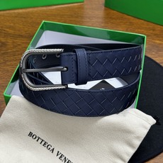 BOTTEGA VENETA 3.5cm 蓝色小牛皮皮革手工编织,手工编织新款牛皮经典之作。每个 BOTTEGA VENETA 3.5cm 蓝色小牛皮皮革手工编织,手工编织新款牛皮经典之作。每个