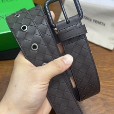 BOTTEGA VENETA 3.5cm 咖啡小牛皮皮革手工编织,手工编织新款牛皮经典之作。每个 BOTTEGA VENETA 3.5cm 咖啡小牛皮皮革手工编织,手工编织新款牛皮经典之作。每个