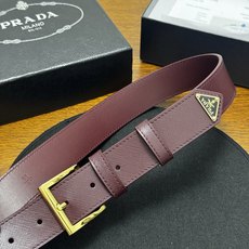 PRADA 3.5cm 枣红Saffiano牛皮革腰带设计简约精致,饰有标志性的涂珐琅三角形 PRADA 3.5cm 枣红Saffiano牛皮革腰带设计简约精致,饰有标志性的涂珐琅三角形