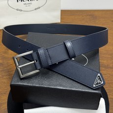 PRADA 3.5cm 深蓝Saffiano牛皮革腰带设计简约精致,饰有标志性的涂珐琅三角形 PRADA 3.5cm 深蓝Saffiano牛皮革腰带设计简约精致,饰有标志性的涂珐琅三角形