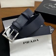 PRADA 3.5cm 深蓝Saffiano牛皮革腰带设计简约精致,饰有标志性的涂珐琅三角形 PRADA 3.5cm 深蓝Saffiano牛皮革腰带设计简约精致,饰有标志性的涂珐琅三角形