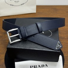 PRADA 3.5cm 深蓝Saffiano牛皮革腰带设计简约精致,饰有标志性的涂珐琅三角形 PRADA 3.5cm 深蓝Saffiano牛皮革腰带设计简约精致,饰有标志性的涂珐琅三角形