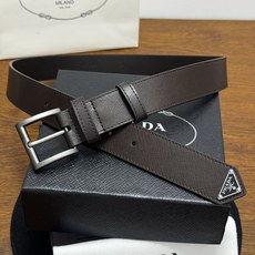 PRADA 3.5cm 咖啡Saffiano牛皮革腰带设计简约精致,饰有标志性的涂珐琅三角形 PRADA 3.5cm 咖啡Saffiano牛皮革腰带设计简约精致,饰有标志性的涂珐琅三角形