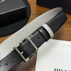 PRADA 3.5cm 黑/灰 亮枪扣十字纹牛皮革腰带设计简约精致,亮眼的金属铜质工艺扣 PRADA 3.5cm 黑/灰 亮枪扣十字纹牛皮革腰带设计简约精致,亮眼的金属铜质工艺扣