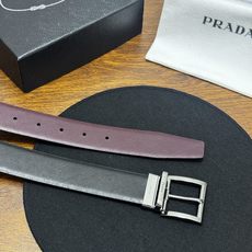 PRADA 3.5cm 黑/枣红 亮枪扣十字纹牛皮革腰带设计简约精致,亮眼的金属铜质工艺 PRADA 3.5cm 黑/枣红 亮枪扣十字纹牛皮革腰带设计简约精致,亮眼的金属铜质工艺