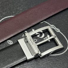 PRADA 3.5cm 黑/枣红 亮银扣十字纹牛皮革腰带设计简约精致,亮眼的金属铜质工艺 PRADA 3.5cm 黑/枣红 亮银扣十字纹牛皮革腰带设计简约精致,亮眼的金属铜质工艺