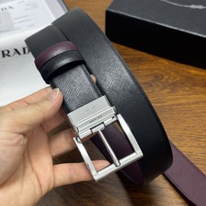 PRADA 3.5cm 黑/枣红 亮银扣十字纹牛皮革腰带设计简约精致,亮眼的金属铜质工艺 PRADA 3.5cm 黑/枣红 亮银扣十字纹牛皮革腰带设计简约精致,亮眼的金属铜质工艺