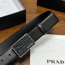 PRADA 3.5cm 黑 十字纹牛皮革腰带设计简约精致,亮眼的金属铜质工艺扣头。柔软自然,赋予设计百搭特性 PRADA 3.5cm 黑 十字纹牛皮革腰带设计简约精致,亮眼的金属铜质工艺扣头。柔软自然,赋予设计百搭特性
